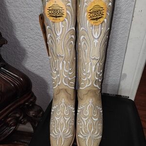 Corral Beige Embroidered Cowboy Boots